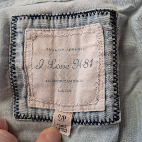 DONATED - Lightweight chambray top - Picture 3 of 3